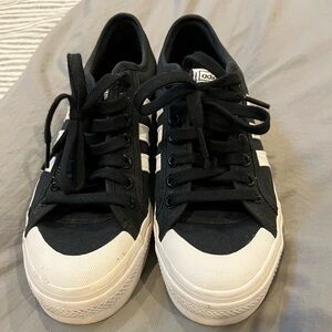 Addidas women’s size 10